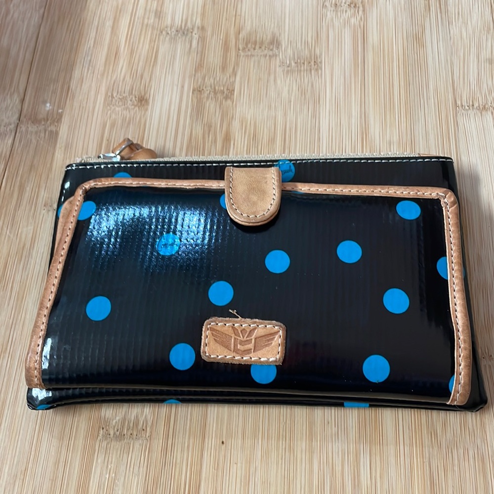 Consuela Wallet